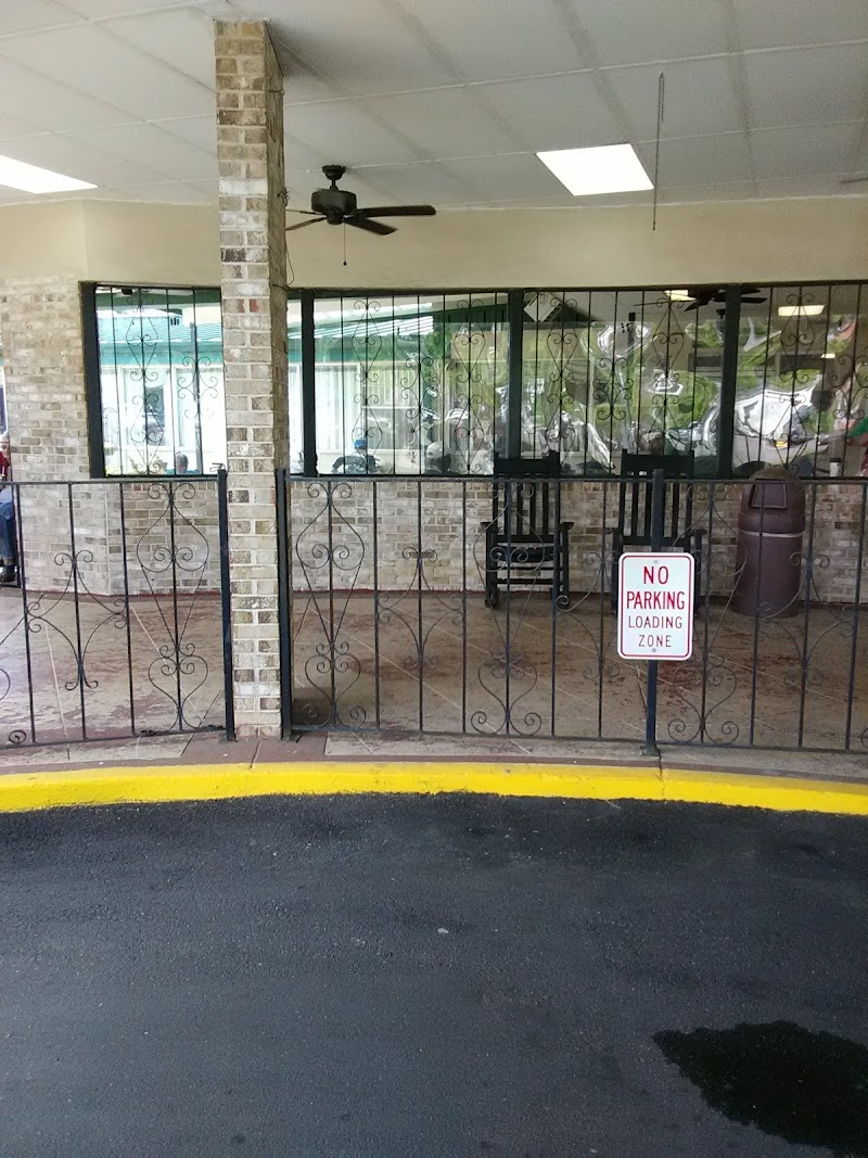CROWNE HEALTH CARE OF EUFAULA nursing home in EUFAULA, AL - Photo 2 of 5