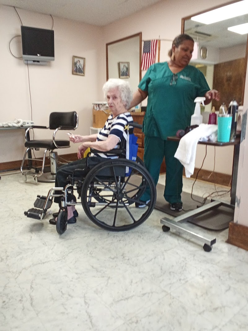 CROWNE HEALTH CARE OF THOMASVILLE nursing home in THOMASVILLE, AL - Photo 4 of 10