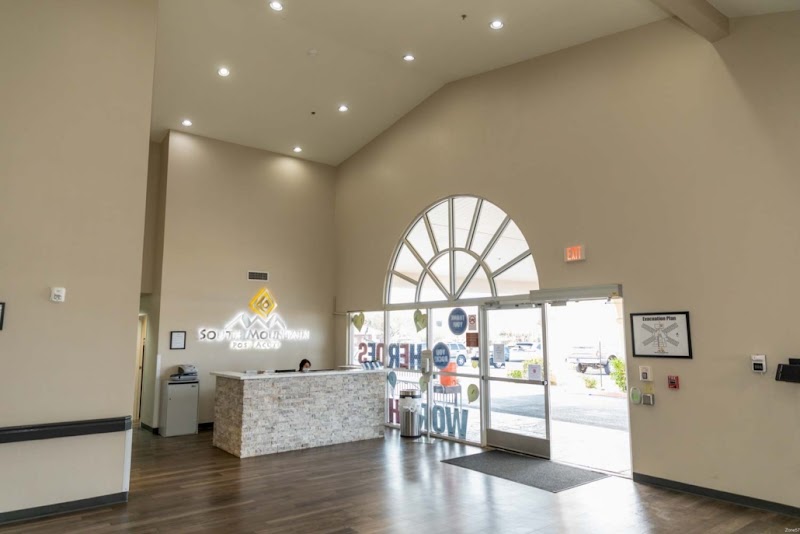 SOUTH MOUNTAIN POST ACUTE nursing home in PHOENIX, AZ - Photo 3 of 5