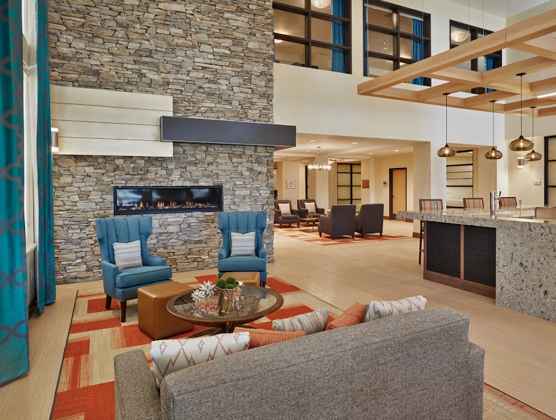 SURPRISE HEALTH AND REHABILITATION CENTER nursing home in SURPRISE, AZ - Photo 2 of 10