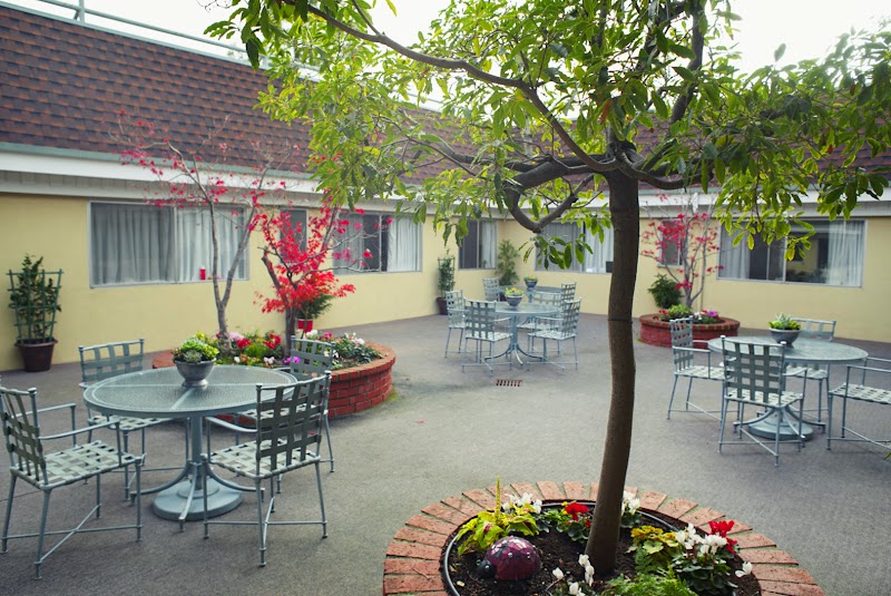 SOUTH MARIN HEALTH & WELLNESS CENTER nursing home in GREENBRAE, CA - Photo 3 of 9