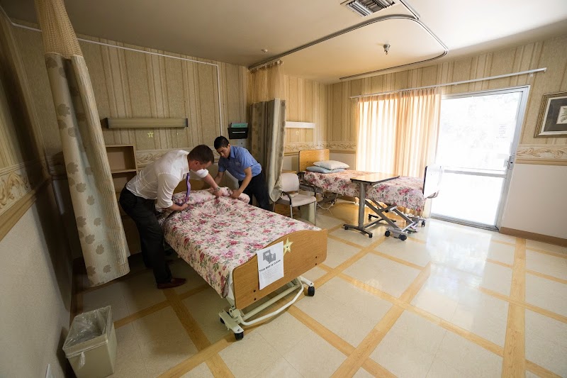 MONTROSE HEALTHCARE CENTER nursing home in MONTROSE, CA - Photo 4 of 8