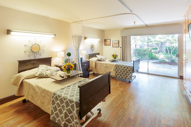 OAKWOOD GARDENS CARE CENTER nursing home in FRESNO, CA - Photo 4 of 10