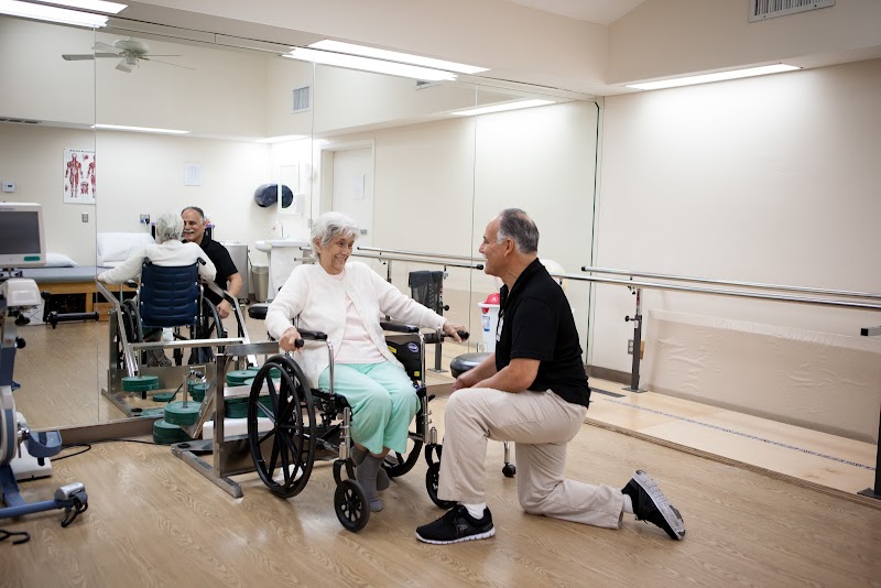 COMMUNITY CARE AND REHABILITATION CENTER nursing home in RIVERSIDE, CA - Photo 3 of 5