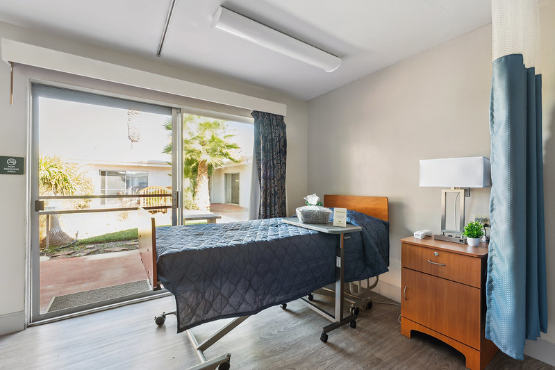VILLA LAS PALMAS HEALTHCARE CENTER nursing home in EL CAJON, CA - Photo 3 of 5