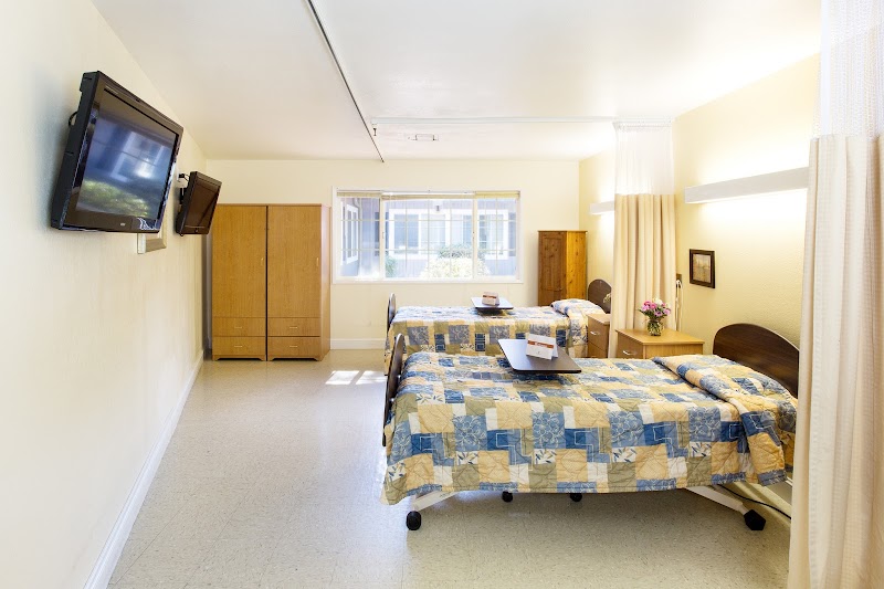 REDWOOD COVE HEALTHCARE CENTER nursing home in UKIAH, CA - Photo 4 of 5