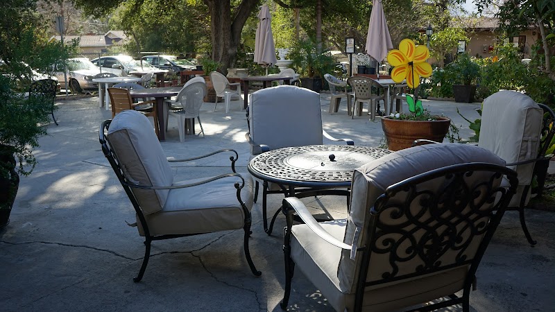 HIGH VALLEY LODGE nursing home in SUNLAND, CA - Photo 4 of 8