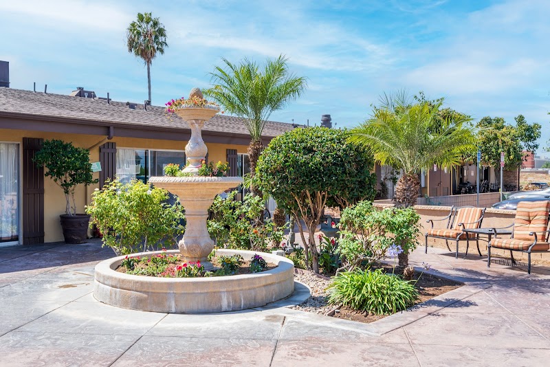 HUNTINGTON VALLEY HEALTHCARE CENTER nursing home in HUNTINGTON BEACH, CA - Photo 4 of 5