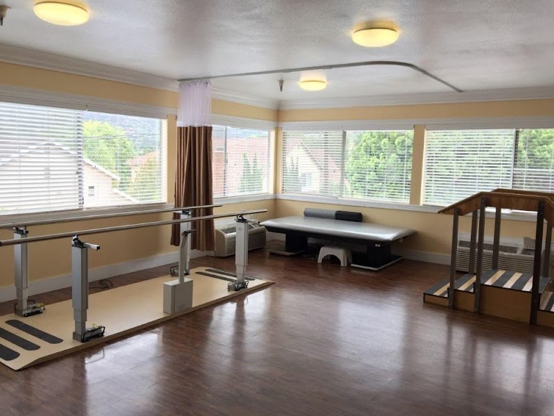 La Crescenta Healthcare Center nursing home in LA CRESCENTA, CA - Photo 4 of 5
