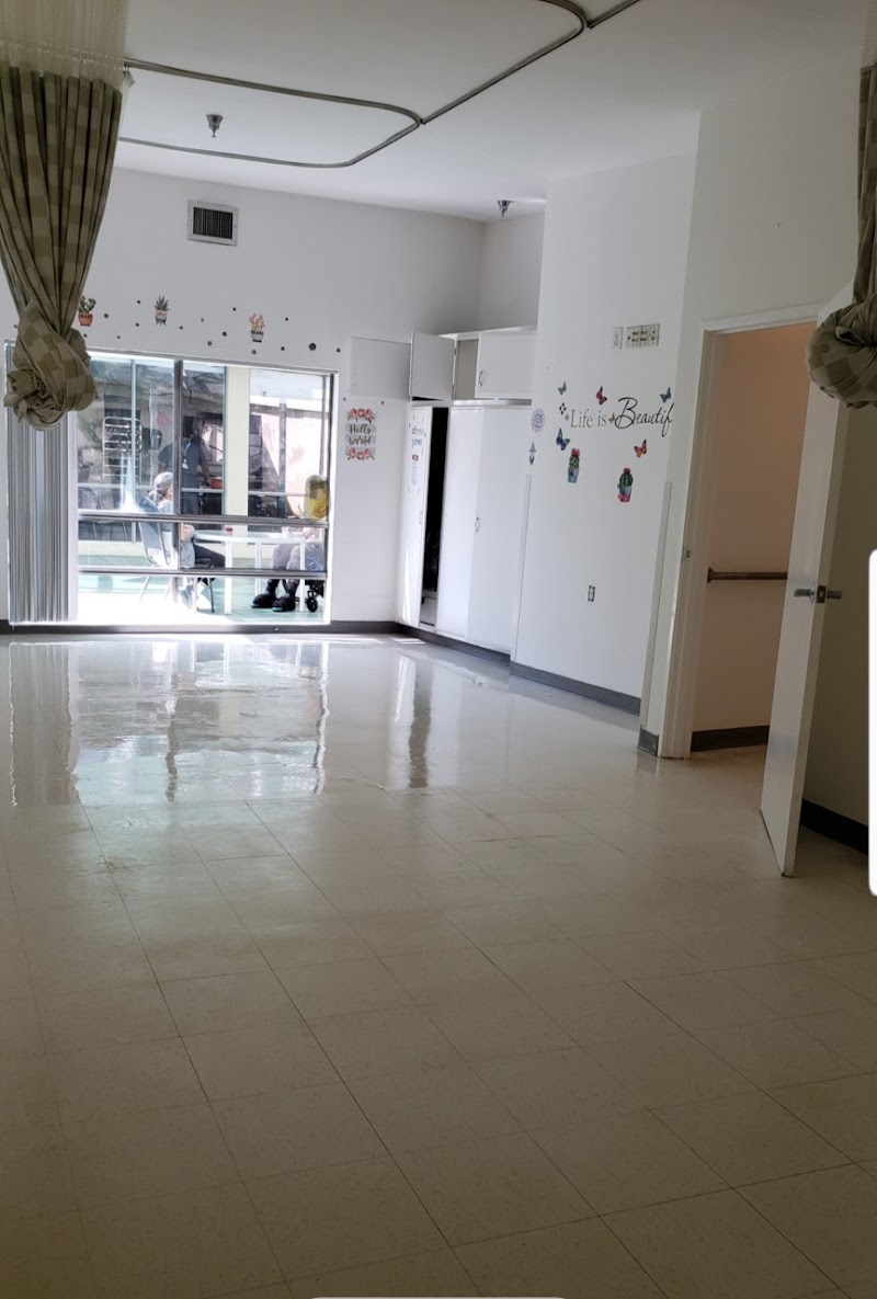 LONG BEACH CARE CENTER, INC nursing home in LONG BEACH, CA - Photo 2 of 4
