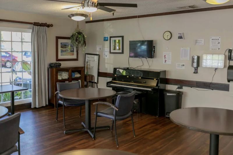 MISSION HILLS POST ACUTE CARE nursing home in SAN DIEGO, CA - Photo 3 of 5