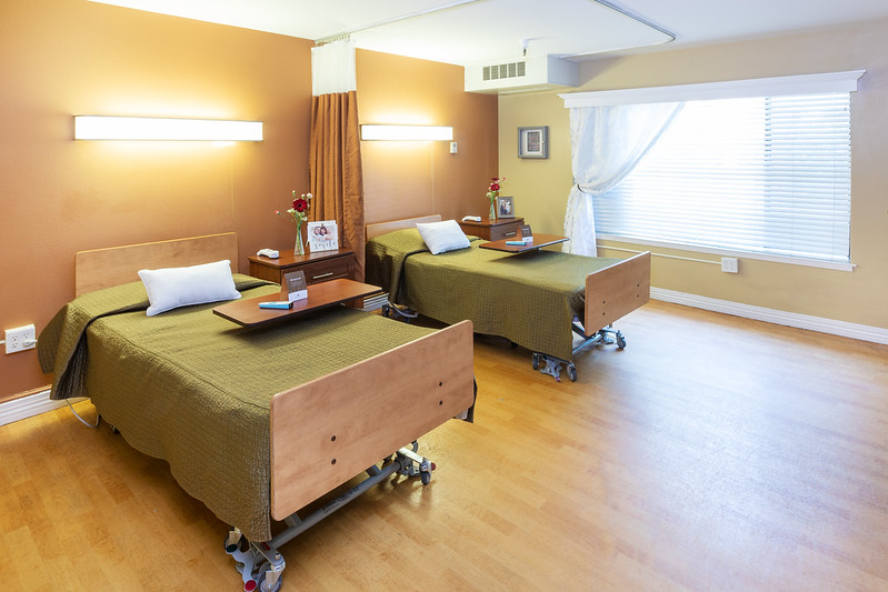 WHITNEY OAKS CARE CENTER nursing home in CARMICHAEL, CA - Photo 3 of 5