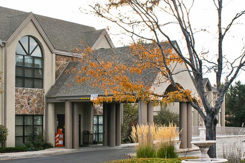 LIFE CARE CENTER OF LONGMONT nursing home in LONGMONT, CO - Photo 2 of 10