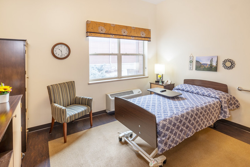 COAL CREEK POST ACUTE & ASSISTED LIVING nursing home in LAFAYETTE, CO - Photo 3 of 5