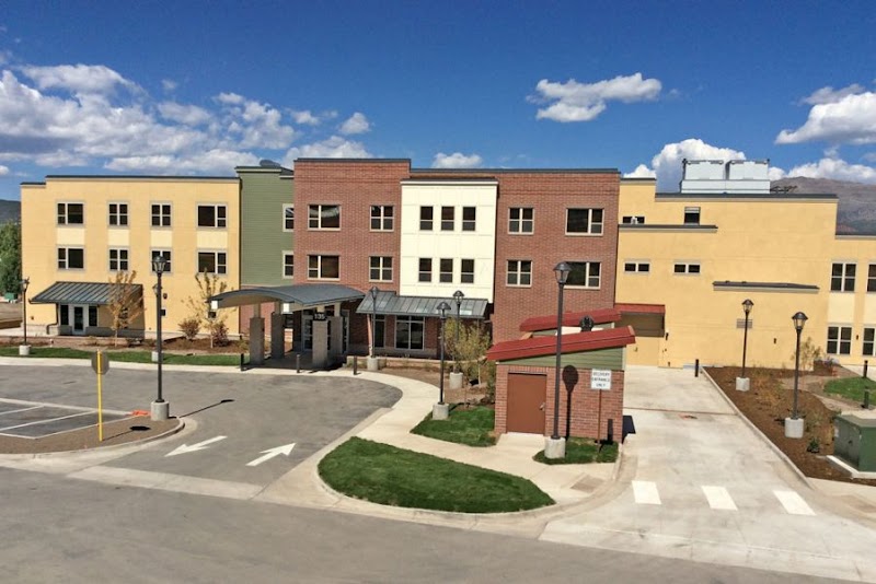 CASTLE PEAK SENIOR LIFE AND REHABILITATION nursing home in EAGLE, CO - Photo 2 of 10