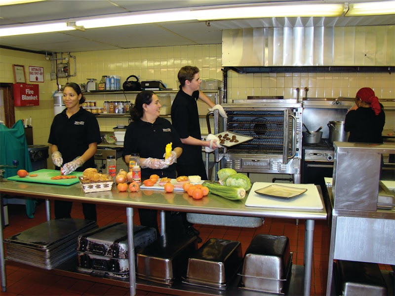 APPLE REHAB ROCKY HILL nursing home in ROCKY HILL, CT - Photo 4 of 5