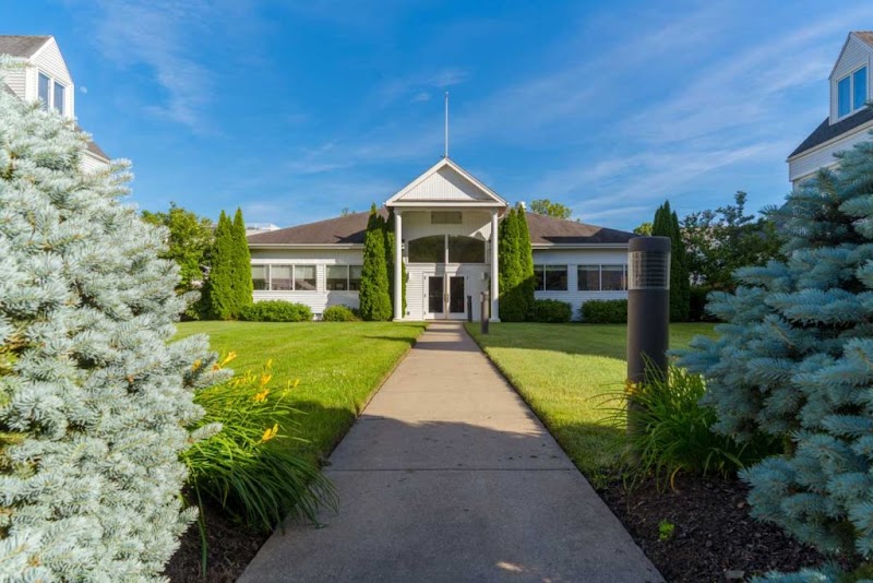 POMPERAUG WOODS HEALTH CENTER nursing home in SOUTHBURY, CT - Photo 2 of 10