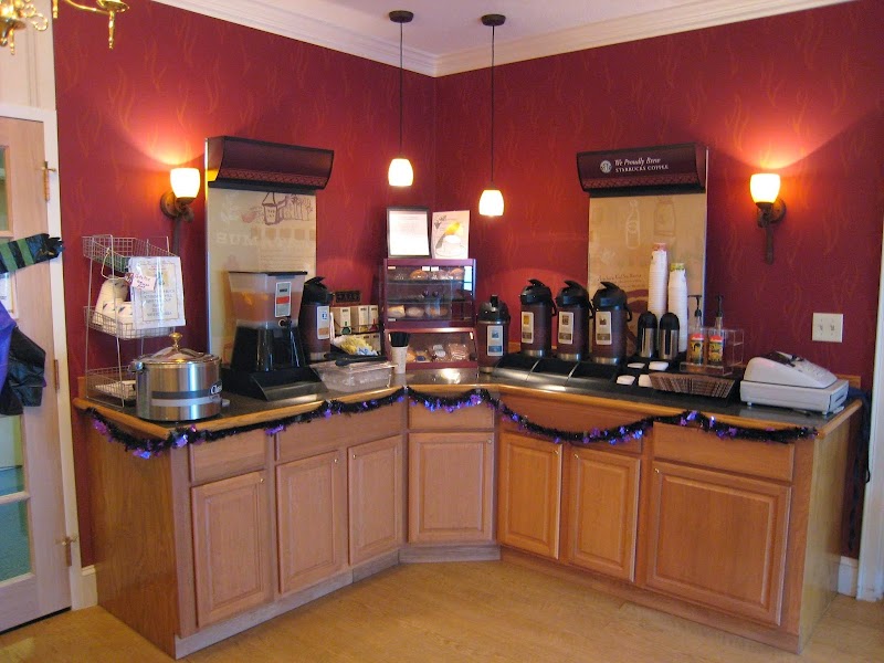 LORD CHAMBERLAIN NURSING & REHABILITATION CENTER nursing home in STRATFORD, CT - Photo 3 of 5