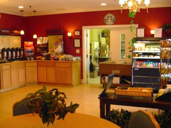 LORD CHAMBERLAIN MANOR nursing home in STRATFORD, CT - Photo 5 of 7