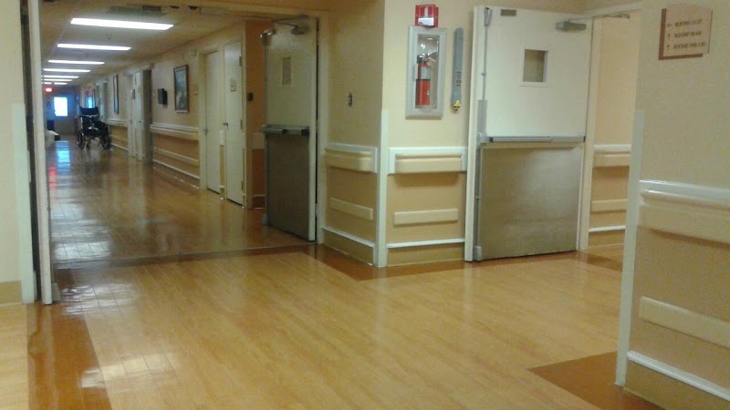 SARASOTA HEALTH AND REHABILITATION CENTER nursing home in SARASOTA, FL - Photo 5 of 5
