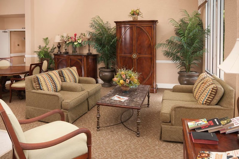 VALENCIA HILLS HEALTH AND REHABILITATION CENTER nursing home in LAKELAND, FL - Photo 2 of 5