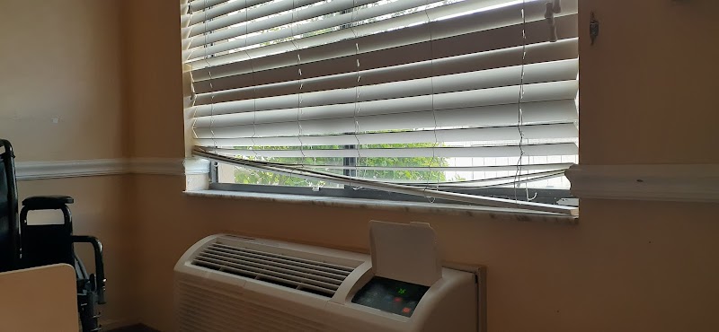 REHAB & HEALTHCARE CENTER OF CAPE CORAL nursing home in CAPE CORAL, FL - Photo 4 of 5