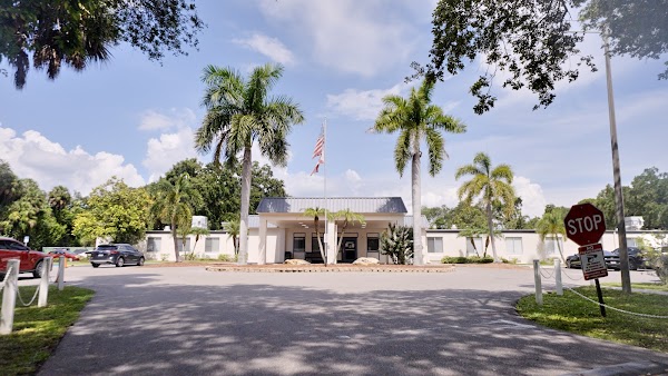 WOODBRIDGE CARE CENTER AND REHAB nursing home in TAMPA, FL - Photo 1 of 5
