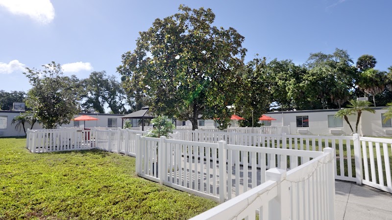 WOODBRIDGE CARE CENTER AND REHAB nursing home in TAMPA, FL - Photo 4 of 5