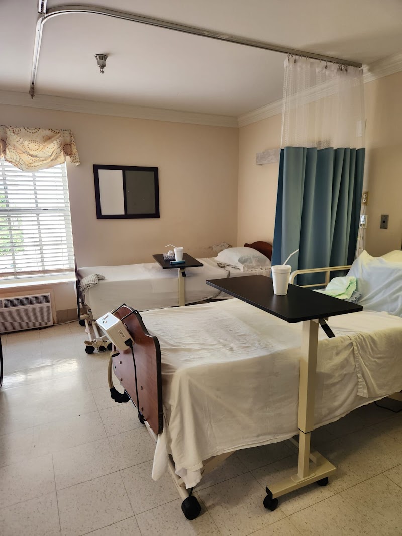 NAPLES HEALTH AND REHABILITATION CENTER nursing home in NAPLES, FL - Photo 4 of 5