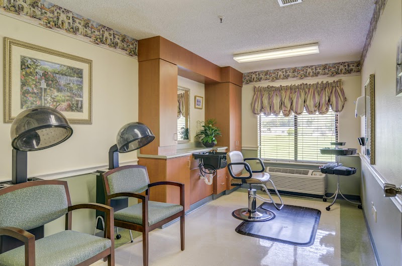 HILLSIDE HEALTH AND REHABILITATION CENTER nursing home in ZEPHYRHILLS, FL - Photo 5 of 5