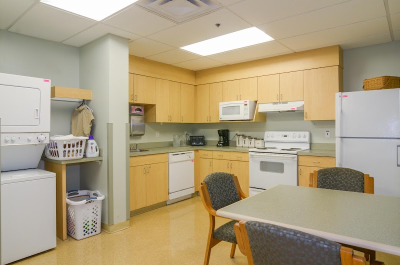 OAKPARK HEALTH AND REHABILITATION CENTER nursing home in PALM HARBOR, FL - Photo 3 of 10