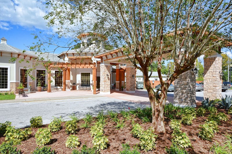 EDGEWATER AT WATERMAN VILLAGE nursing home in MOUNT DORA, FL - Photo 2 of 10