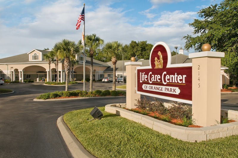 LIFE CARE CENTER OF ORANGE PARK nursing home in ORANGE PARK, FL - Photo 2 of 10