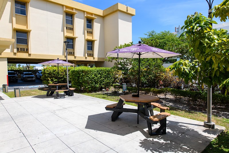 PALMETTO SUBACUTE CARE CENTER nursing home in MIAMI, FL - Photo 3 of 10
