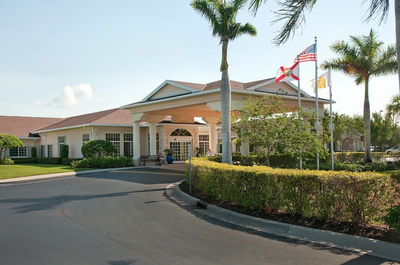 LIFE CARE CENTER OF ESTERO nursing home in ESTERO, FL - Photo 3 of 10