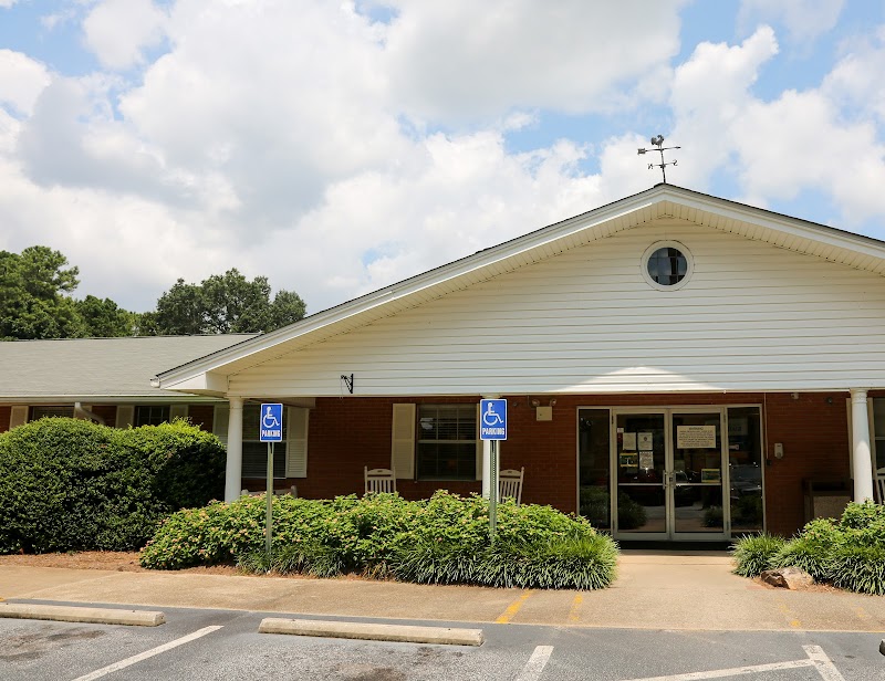 NEWNAN HEALTH AND REHABILITATION nursing home in NEWNAN, GA - Photo 2 of 5