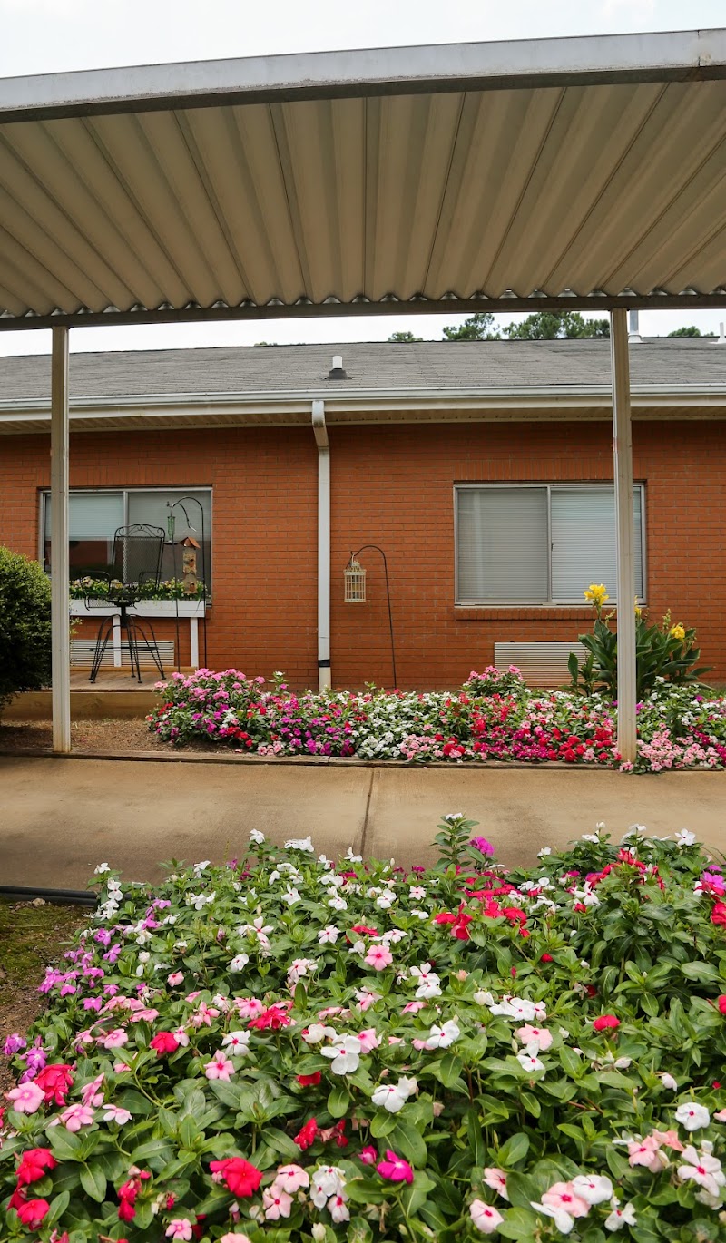 NEWNAN HEALTH AND REHABILITATION nursing home in NEWNAN, GA - Photo 3 of 5