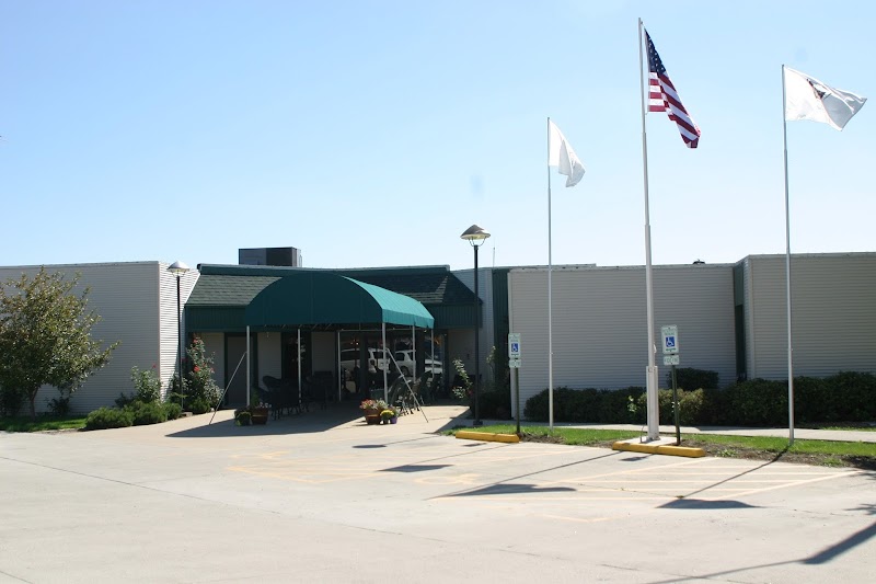 SULLIVAN HEALTHCARE & SENIOR LIVING nursing home in SULLIVAN, IL - Photo 2 of 5