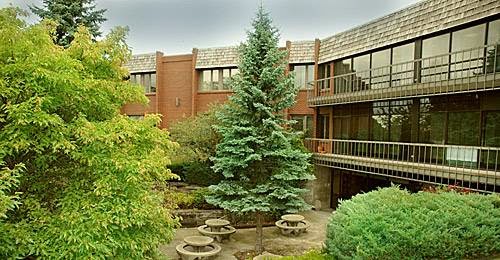 ALDEN TERRACE OF MCHENRY REHAB nursing home in MCHENRY, IL - Photo 2 of 5