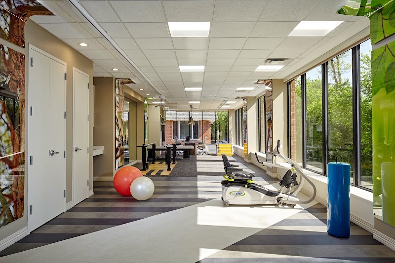 ALTA REHAB AT OAK BROOK nursing home in OAK BROOK, IL - Photo 3 of 5
