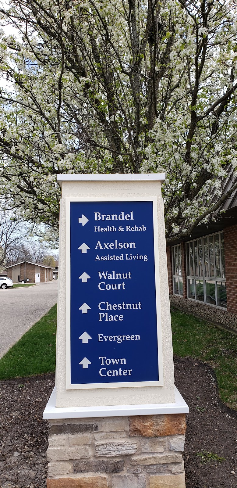 BRANDEL HEALTH AND REHAB nursing home in NORTHBROOK, IL - Photo 4 of 10