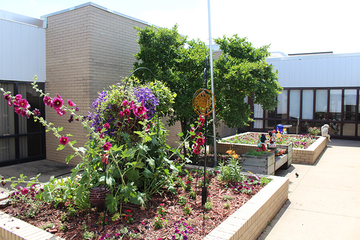 BEARDSTOWN HEALTH & REHAB CTR nursing home in BEARDSTOWN, IL - Photo 4 of 10