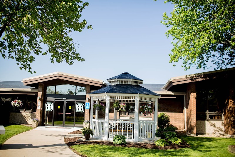 SYMPHONY MAPLE CREST nursing home in BELVIDERE, IL - Photo 2 of 5