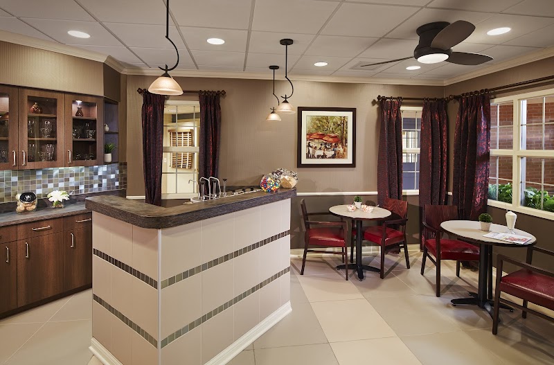 ALDEN OF WATERFORD nursing home in AURORA, IL - Photo 4 of 5