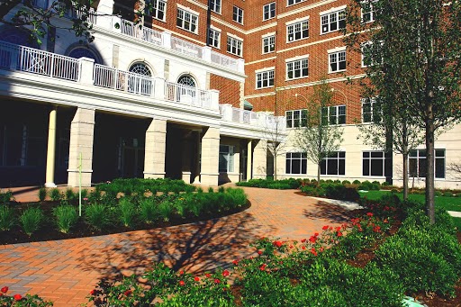 PLYMOUTH PLACE nursing home in LA GRANGE PARK, IL - Photo 2 of 5