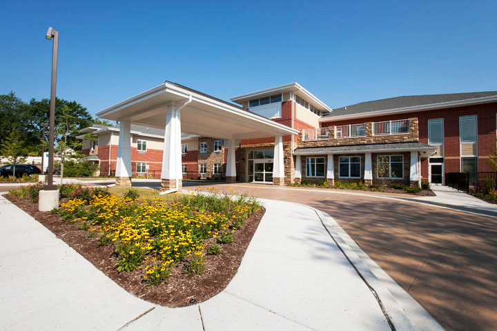 HEALTHBRIDGE OF ARLINGTON HTS nursing home in ARLINGTON HEIGHTS, IL - Photo 2 of 10