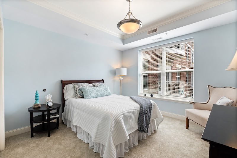 THREE CROWNS PARK nursing home in EVANSTON, IL - Photo 3 of 10