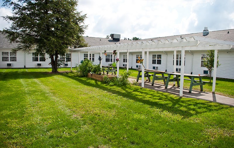 EDGEWATER WOODS nursing home in ANDERSON, IN - Photo 3 of 10