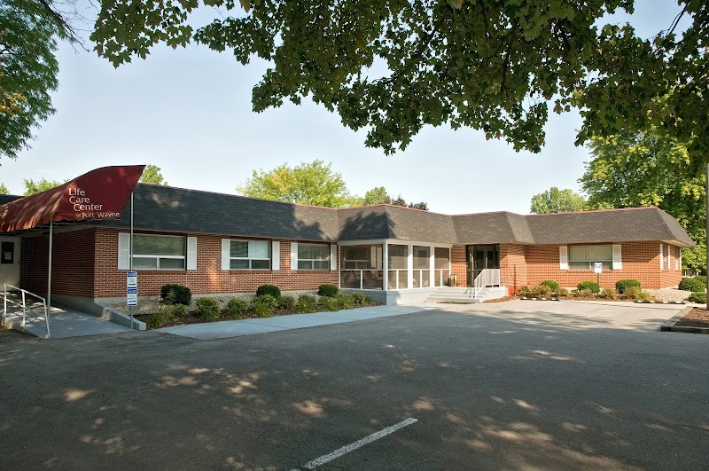 LIFE CARE CENTER OF FORT WAYNE nursing home in FORT WAYNE, IN - Photo 2 of 9