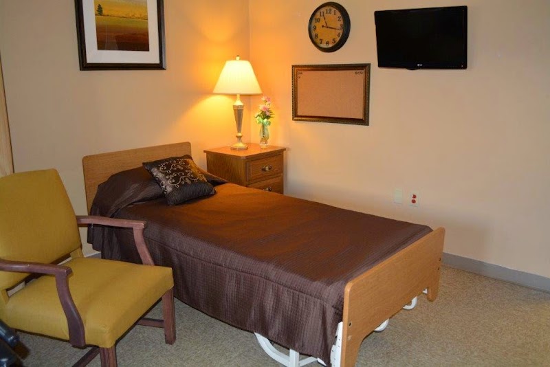 CLINTON GARDENS nursing home in CLINTON, IN - Photo 5 of 10